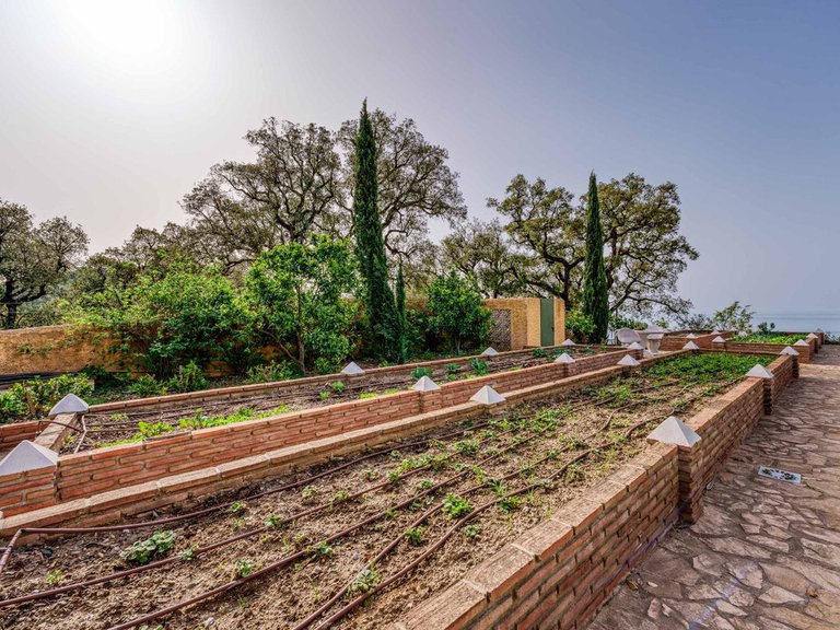 Villa for Sale in La Mairena, Malaga 28
