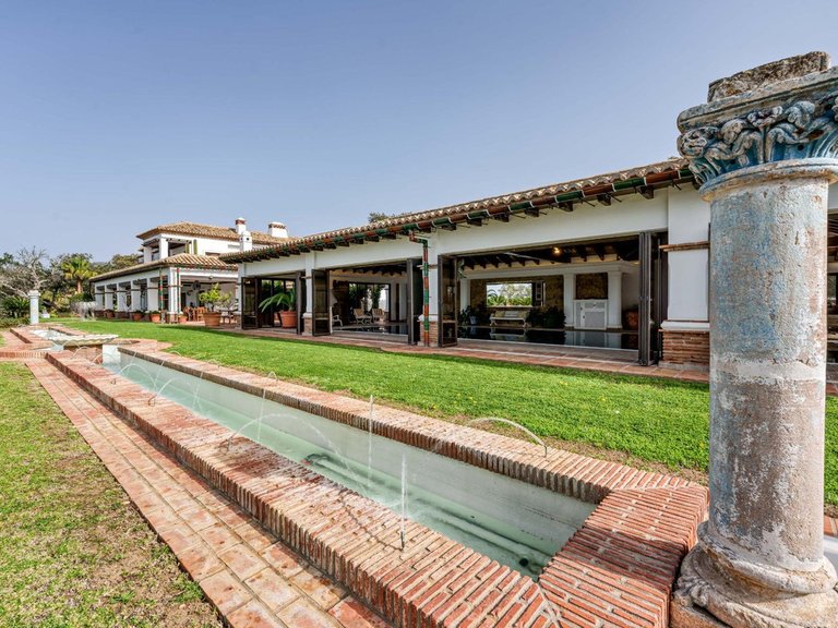 Villa for Sale in La Mairena, Malaga 31