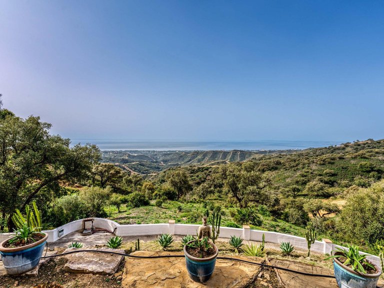 Villa for Sale in La Mairena, Malaga 44