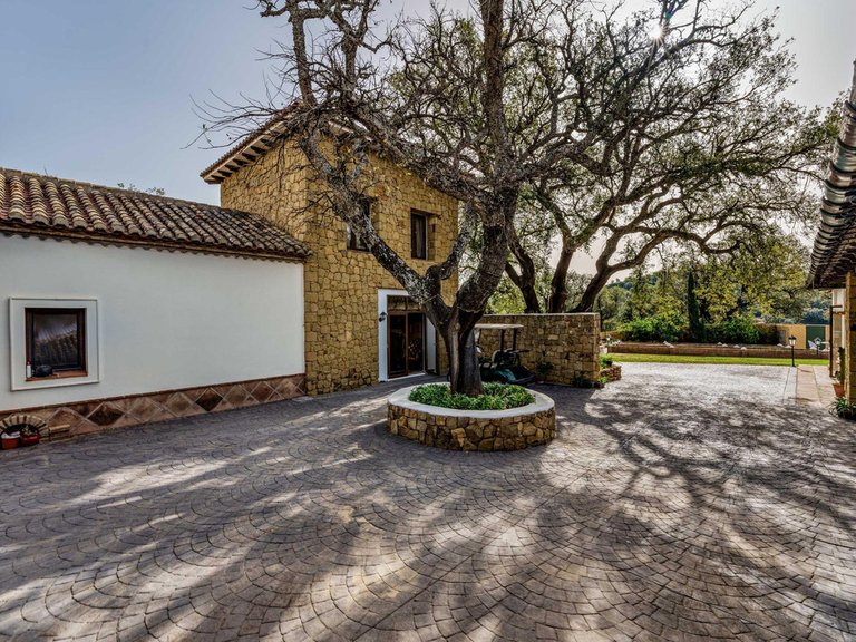 Villa for Sale in La Mairena, Malaga 49