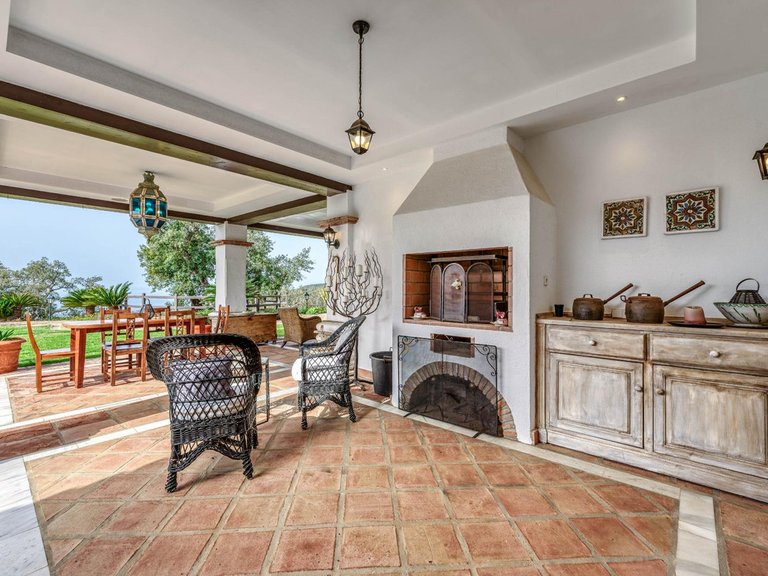 Villa for Sale in La Mairena, Malaga 9