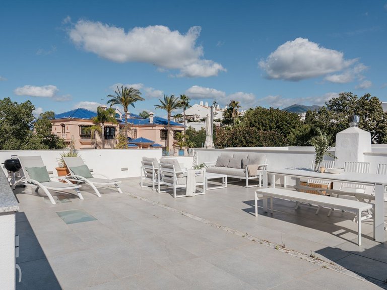 Apartment for Sale in Nueva Andalucía, Malaga 11