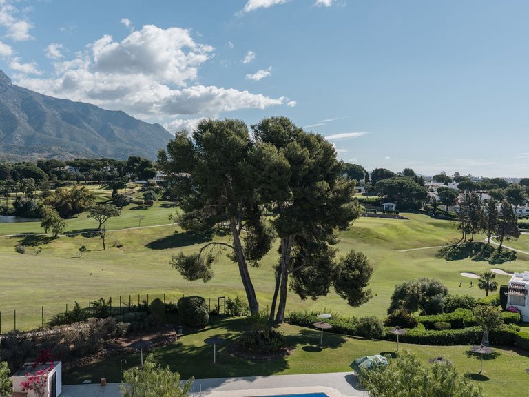 Apartment for Sale in Nueva Andalucía, Malaga 2