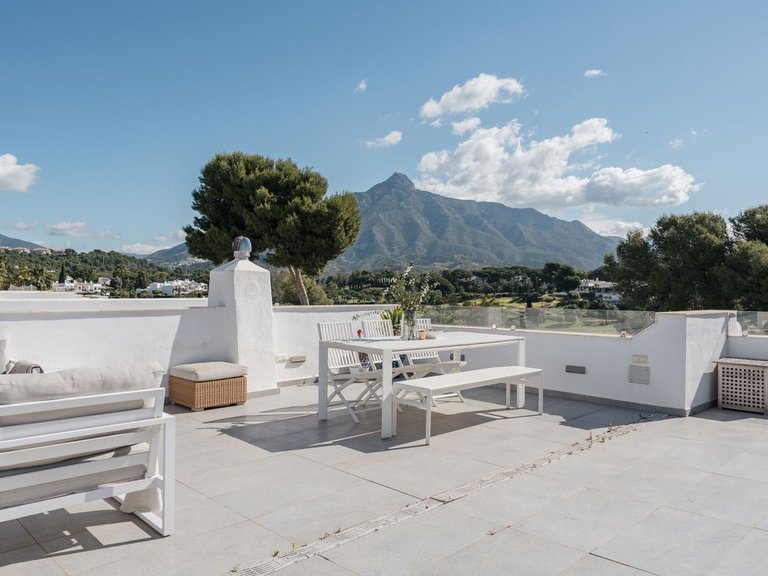 Apartment for Sale in Nueva Andalucía, Malaga 3