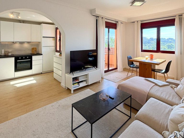 Apartment for Sale in El Paraiso, Malaga 1