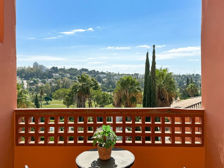 Apartment for Sale in El Paraiso, Malaga 12