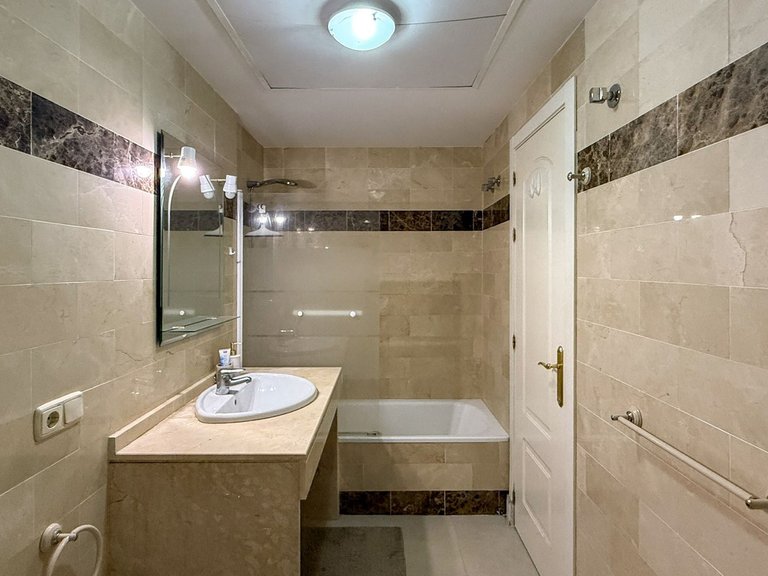Apartment for Sale in El Paraiso, Malaga 26