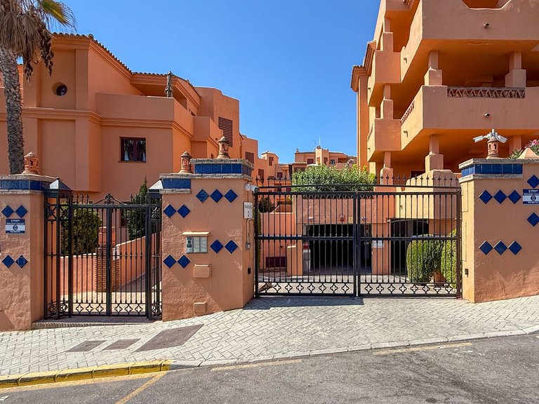 Apartment for Sale in El Paraiso, Malaga 32