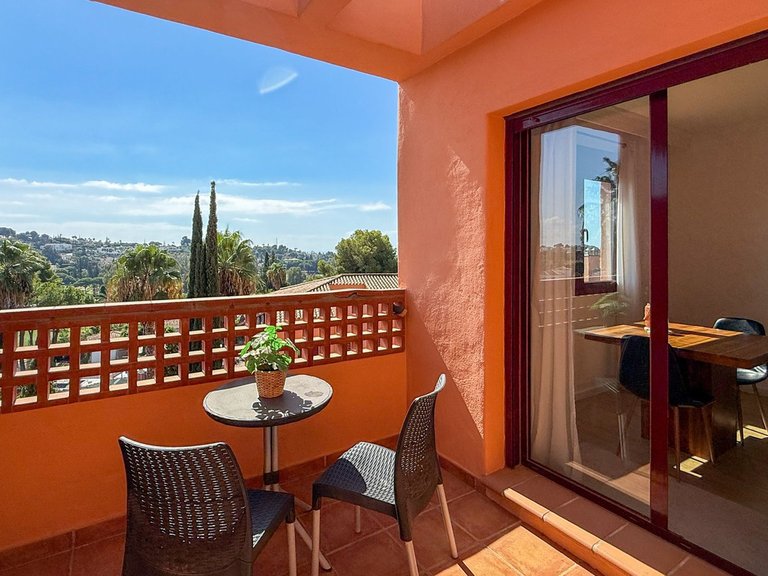 Apartment for Sale in El Paraiso, Malaga 7