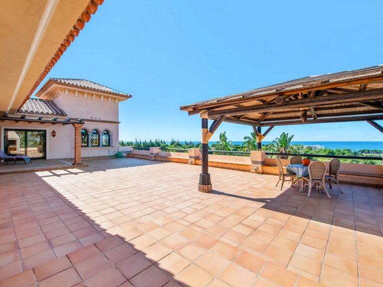 Villa for Sale in Estepona, Malaga 1