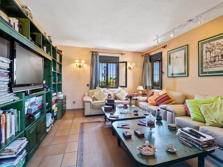 Villa for Sale in Estepona, Malaga 10