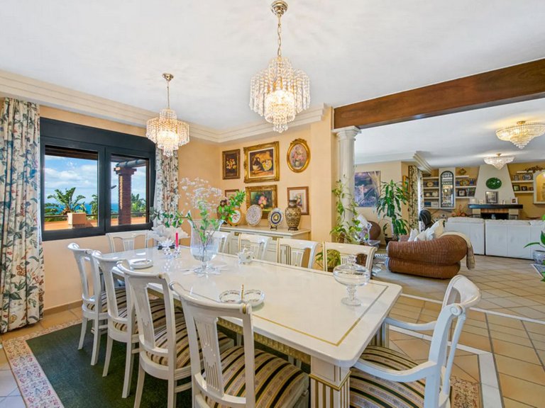 Villa for Sale in Estepona, Malaga 11