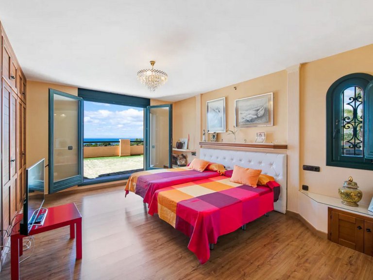 Villa for Sale in Estepona, Malaga 14