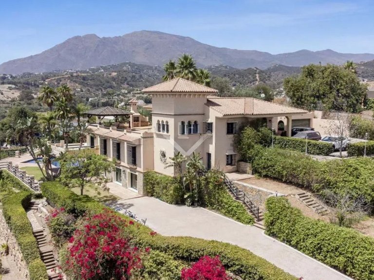 Villa for Sale in Estepona, Malaga 2