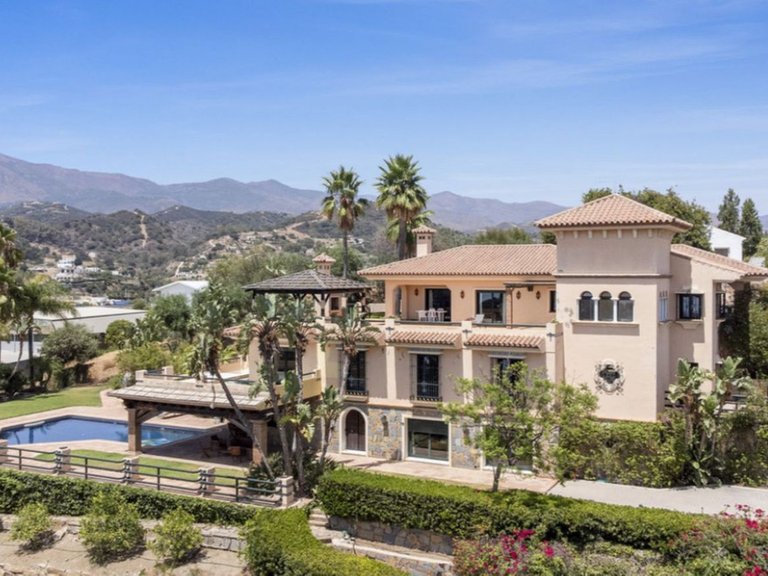 Villa for Sale in Estepona, Malaga 28
