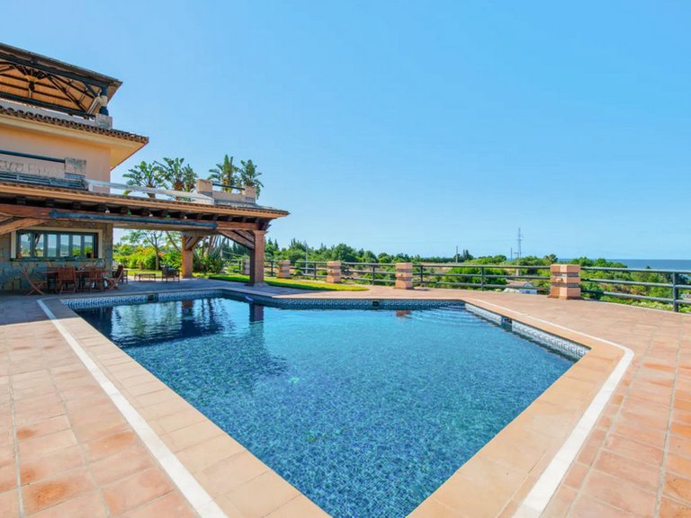 Villa for Sale in Estepona, Malaga 3