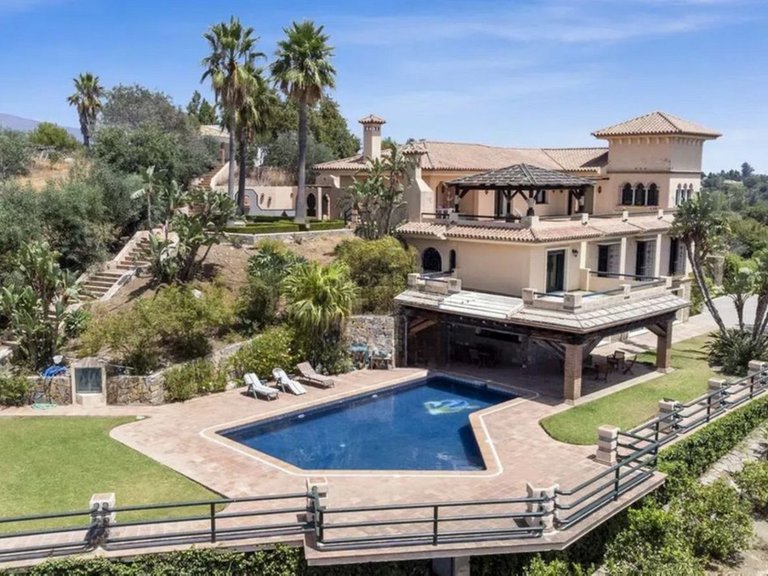 Villa for Sale in Estepona, Malaga 5