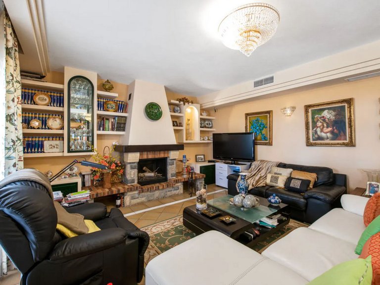 Villa for Sale in Estepona, Malaga 9