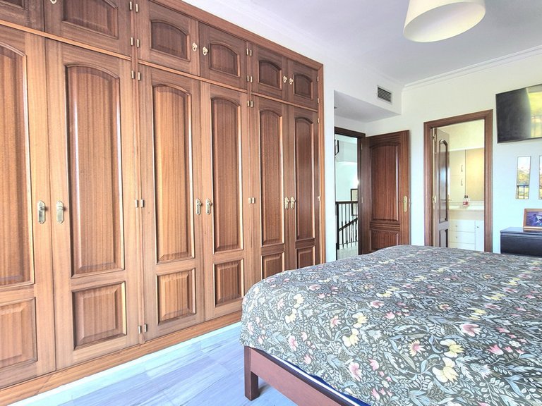 Villa for Sale in Alhaurin Golf, Malaga 20