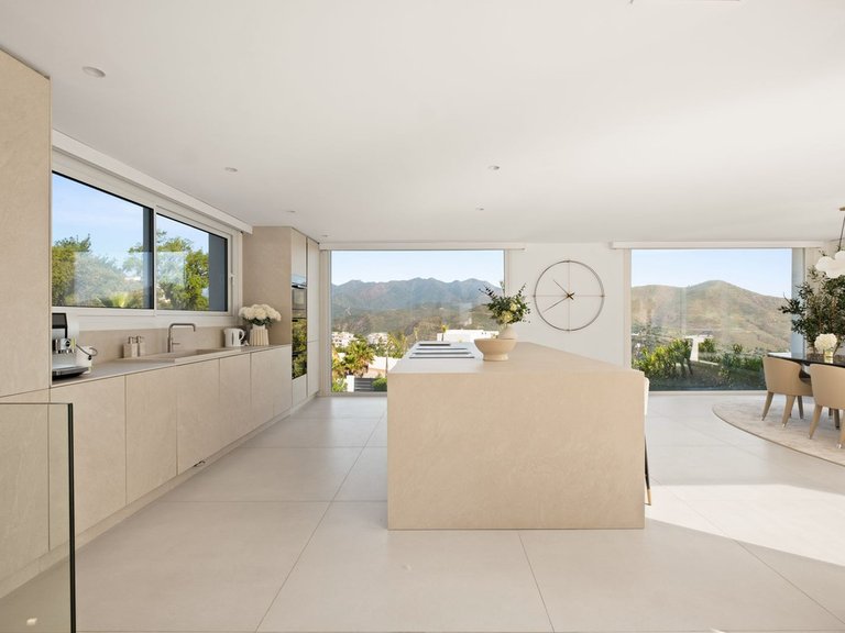 Villa for Sale in La Mairena, Malaga 18