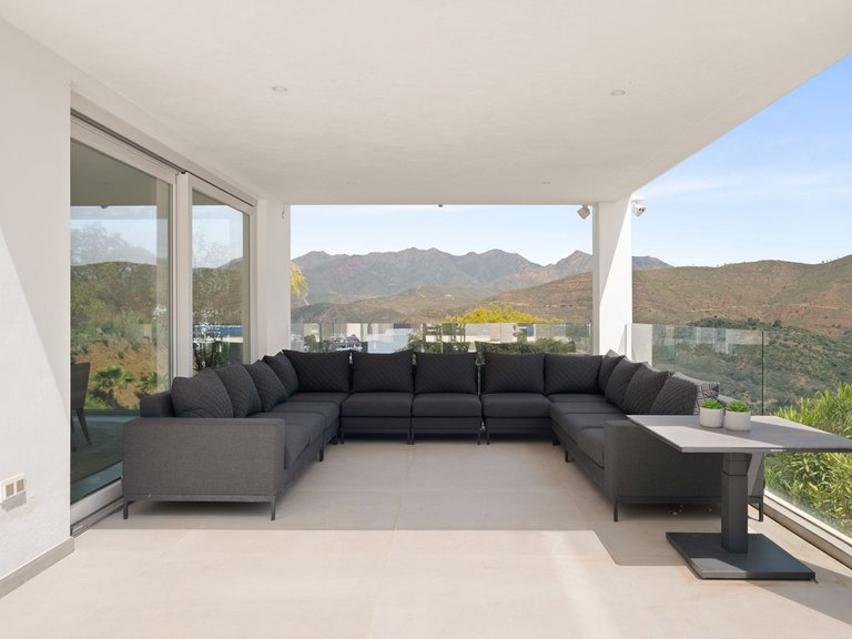 Villa for Sale in La Mairena, Malaga 24