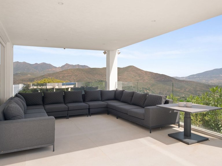 Villa for Sale in La Mairena, Malaga 25