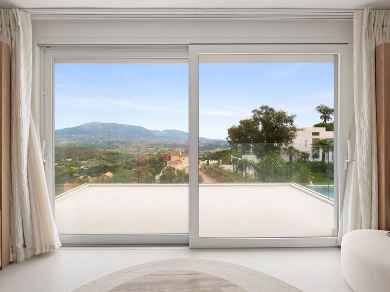 Villa for Sale in La Mairena, Malaga 35