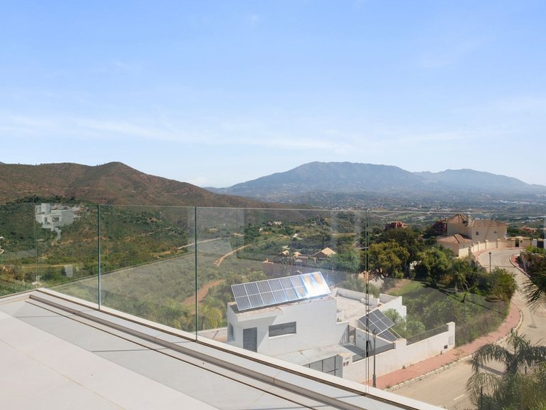 Villa for Sale in La Mairena, Malaga 36
