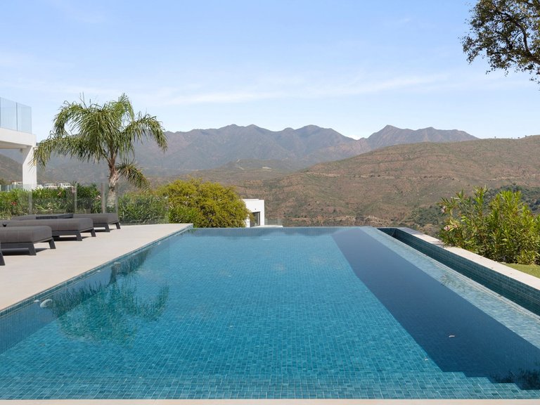 Villa for Sale in La Mairena, Malaga 45