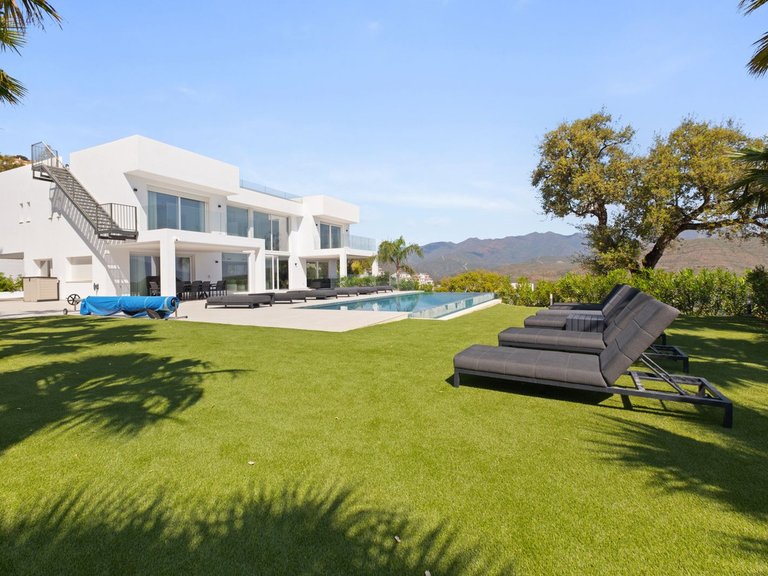 Villa for Sale in La Mairena, Malaga 47