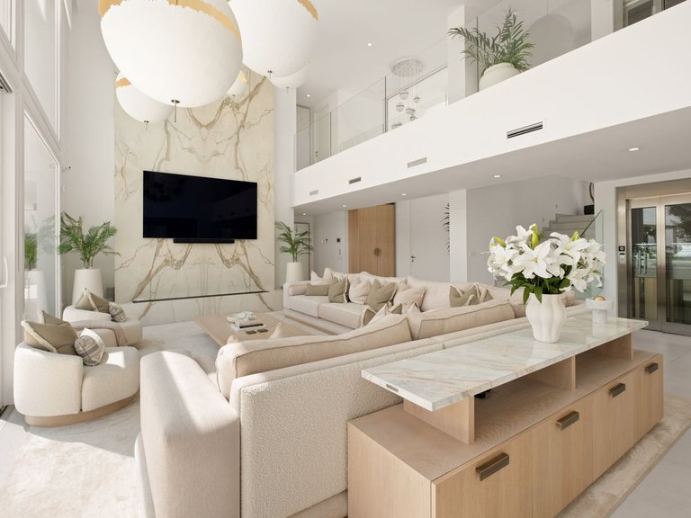Villa for Sale in La Mairena, Malaga 7