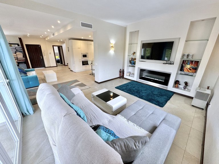 Villa for Sale in Nueva Andalucía, Malaga 10