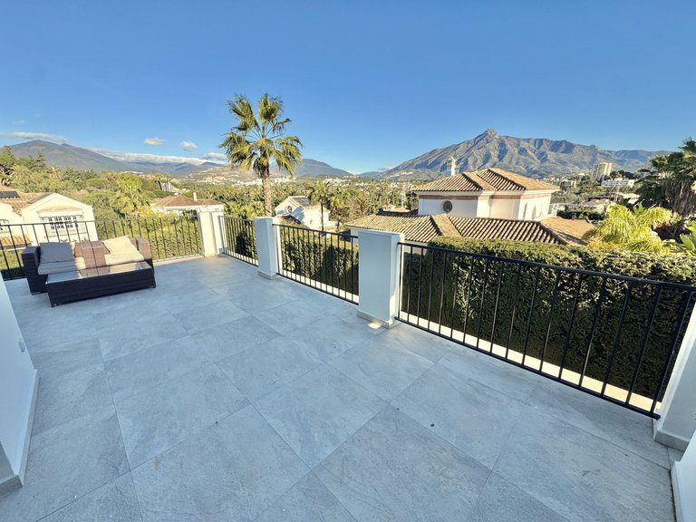 Villa for Sale in Nueva Andalucía, Malaga 21