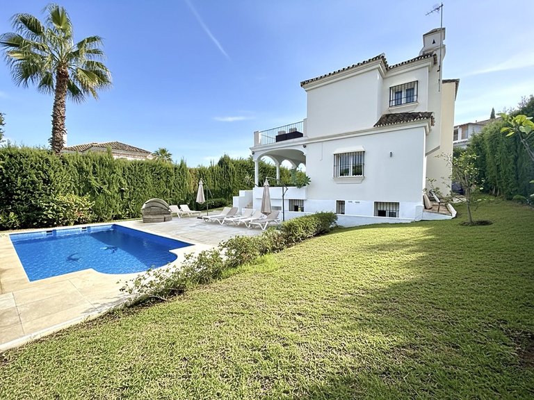 Villa for Sale in Nueva Andalucía, Malaga 5