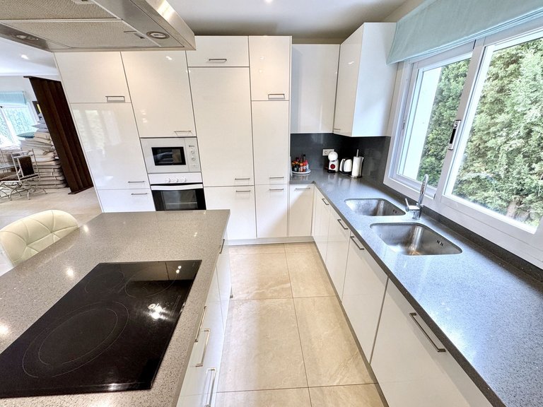Villa for Sale in Nueva Andalucía, Malaga 9