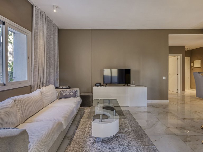 Apartment for Sale in Puerto Banús, Malaga 14