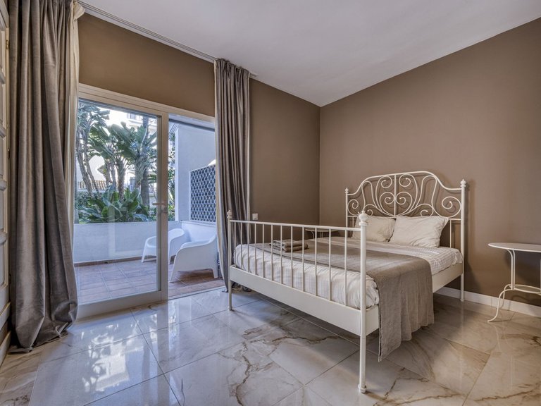 Apartment for Sale in Puerto Banús, Malaga 15