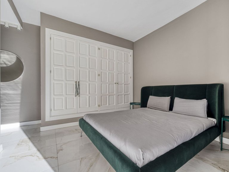 Apartment for Sale in Puerto Banús, Malaga 19