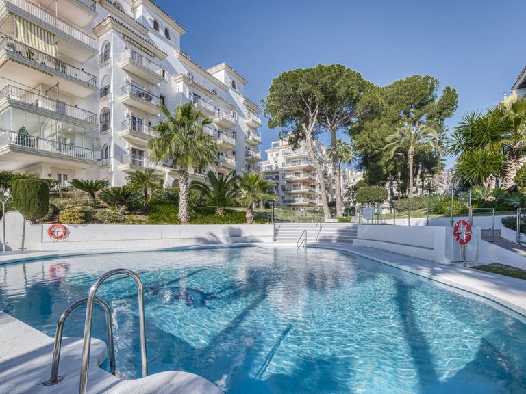 Apartment for Sale in Puerto Banús, Malaga 2
