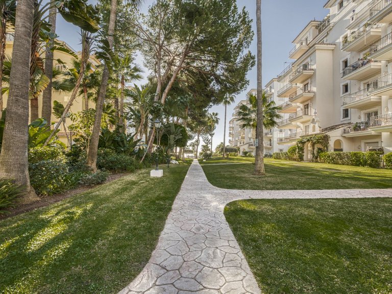 Apartment for Sale in Puerto Banús, Malaga 3