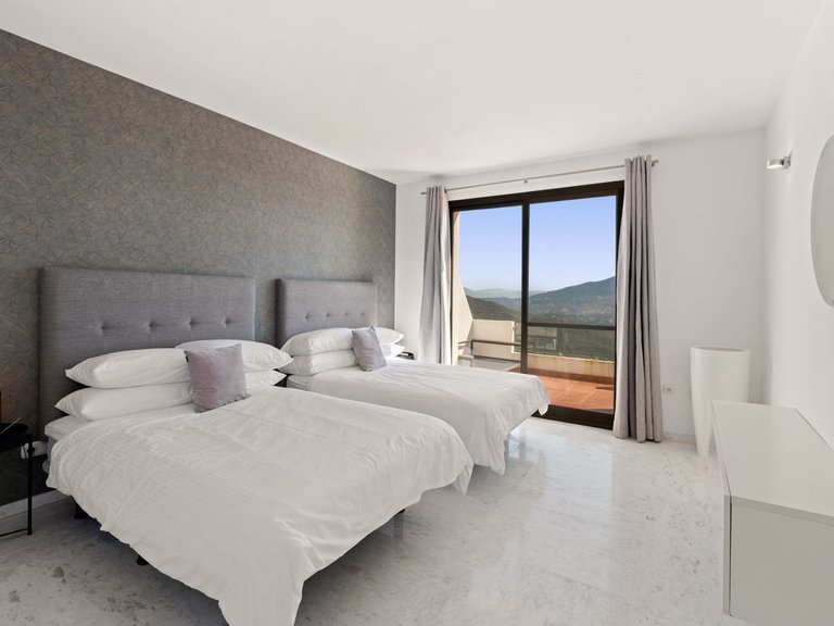 Apartment for Sale in La Mairena, Malaga 9