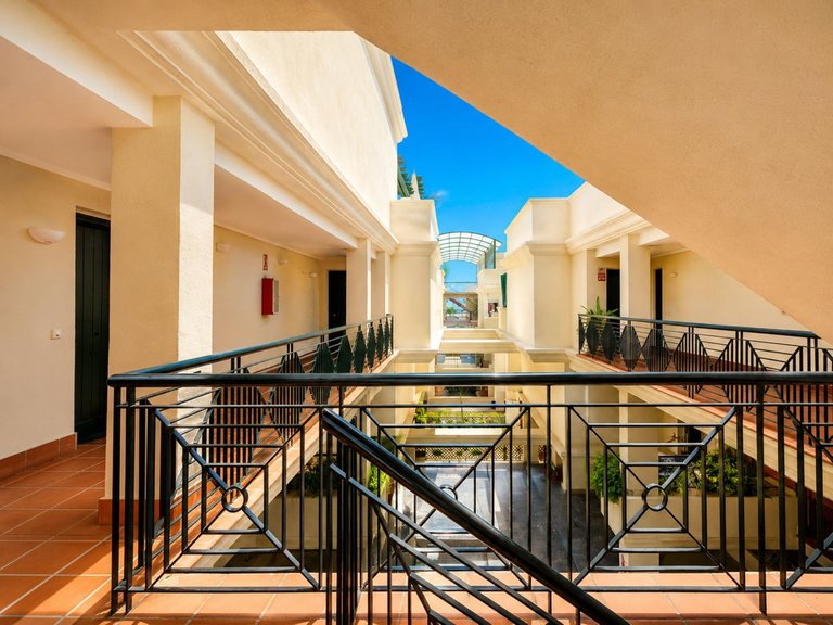 Apartment for Sale in Nueva Andalucía, Malaga 16