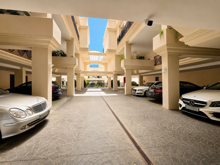 Apartment for Sale in Nueva Andalucía, Malaga 17