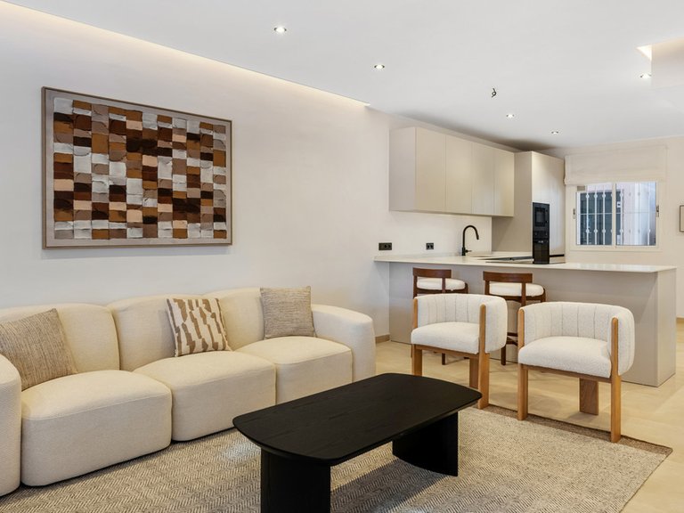 Apartment for Sale in Nueva Andalucía, Malaga 1