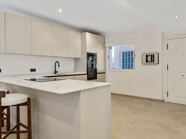 Apartment for Sale in Nueva Andalucía, Malaga 10