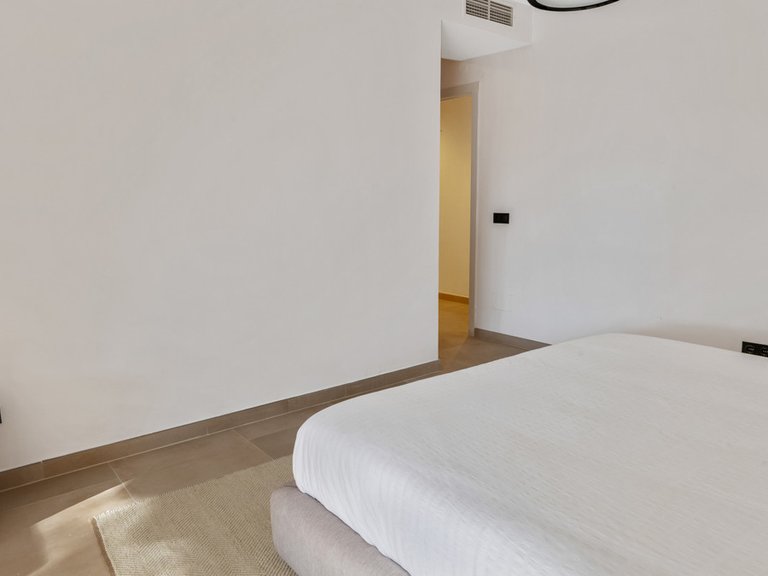 Apartment for Sale in Nueva Andalucía, Malaga 23