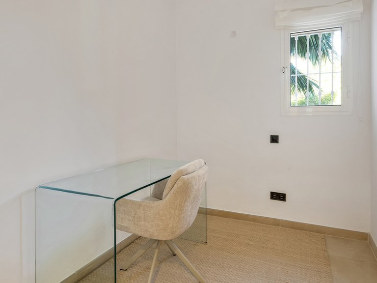 Apartment for Sale in Nueva Andalucía, Malaga 25