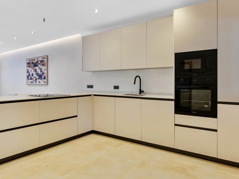 Apartment for Sale in Nueva Andalucía, Malaga 28