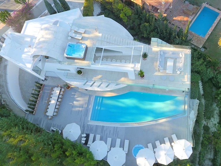 Villa for Sale in Nueva Andalucía, Malaga 1