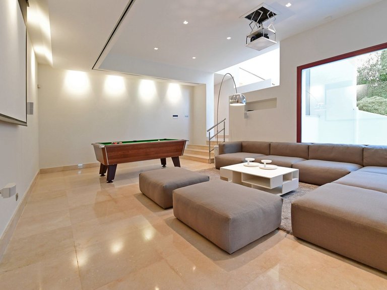 Villa for Sale in Nueva Andalucía, Malaga 13